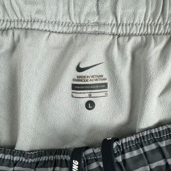 Nike Running Shorts Mens Large Grey Striped Lightweight Performance 7" Inseam - Picture 3 of 16